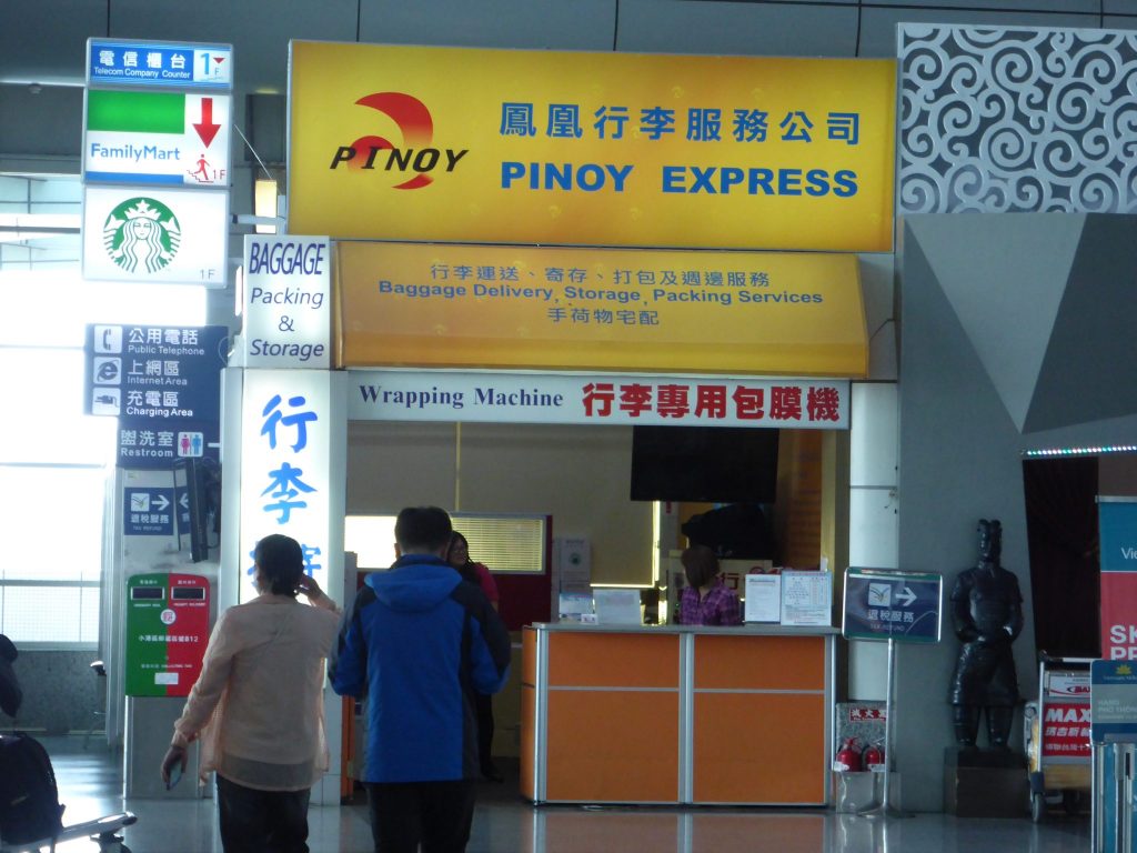 高雄空港３階の鳳凰行李服務公司 PINOY