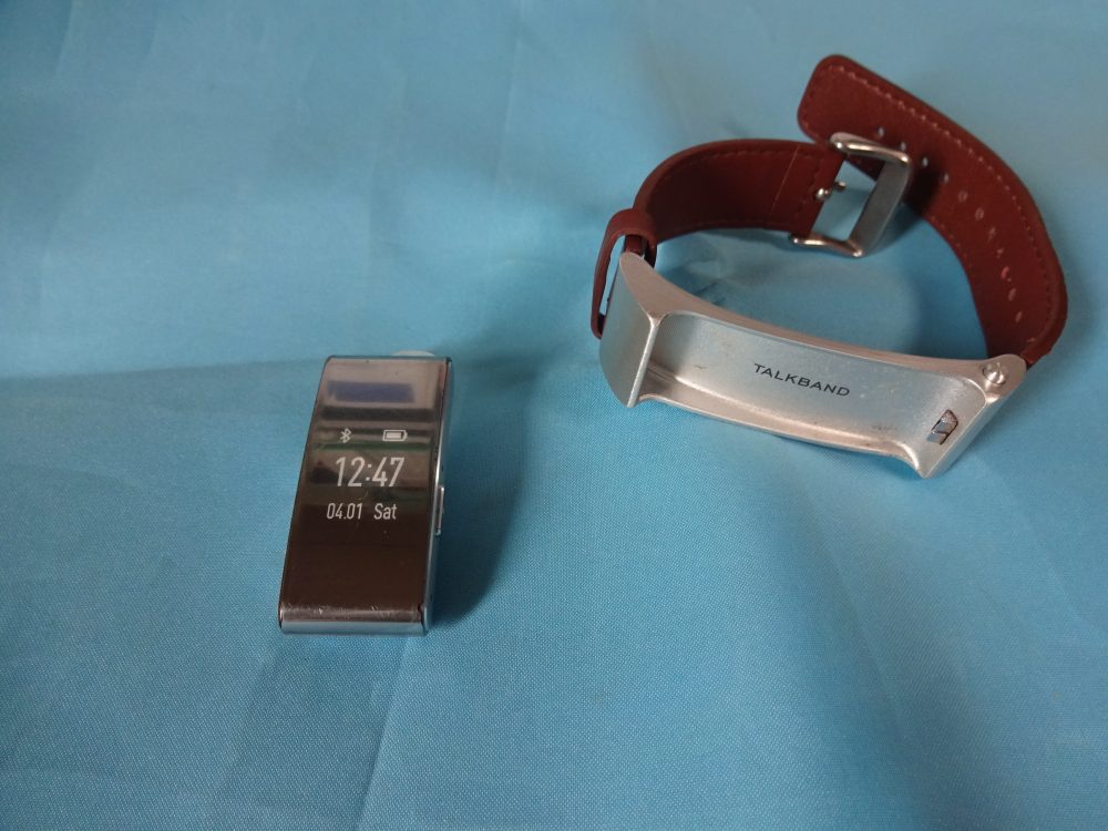 TalkBand B2