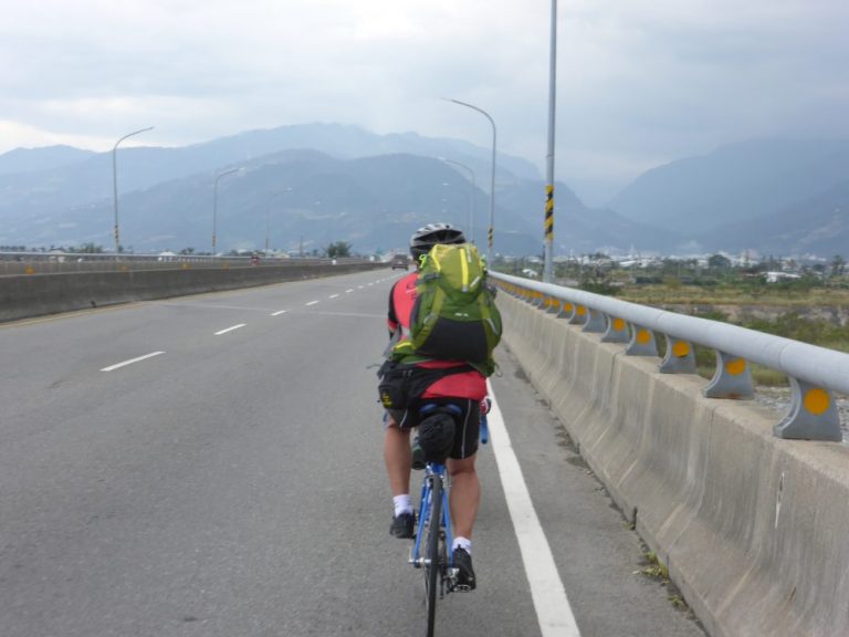 ギター背負いながら自転車乗る いい