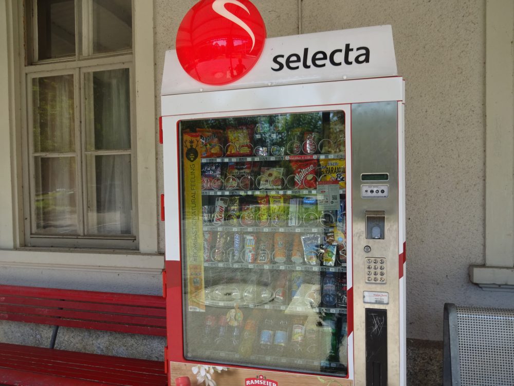 スイス駅の自動販売機