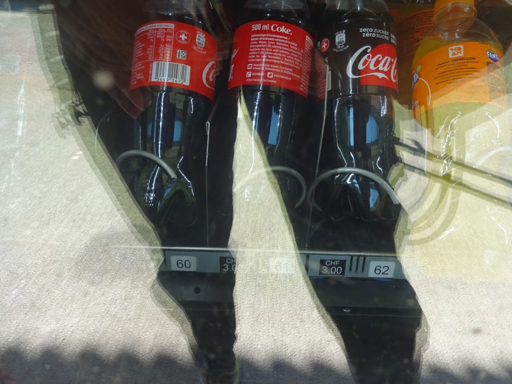自動販売機のコーラ