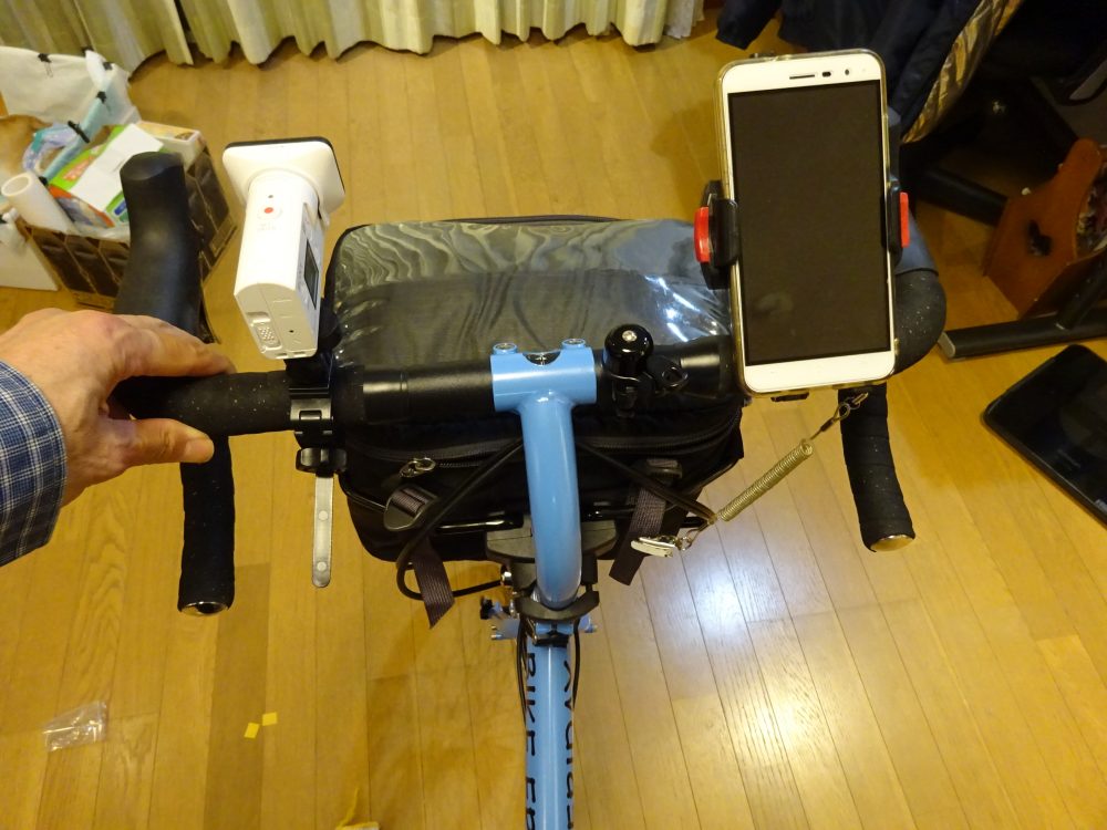 Bike Fridayカメラ、スマホを取り付けたコックピット部分