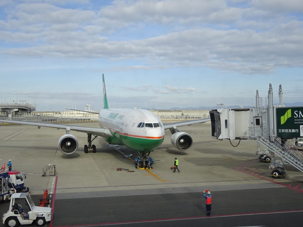 利用する航空会社はエバー航空