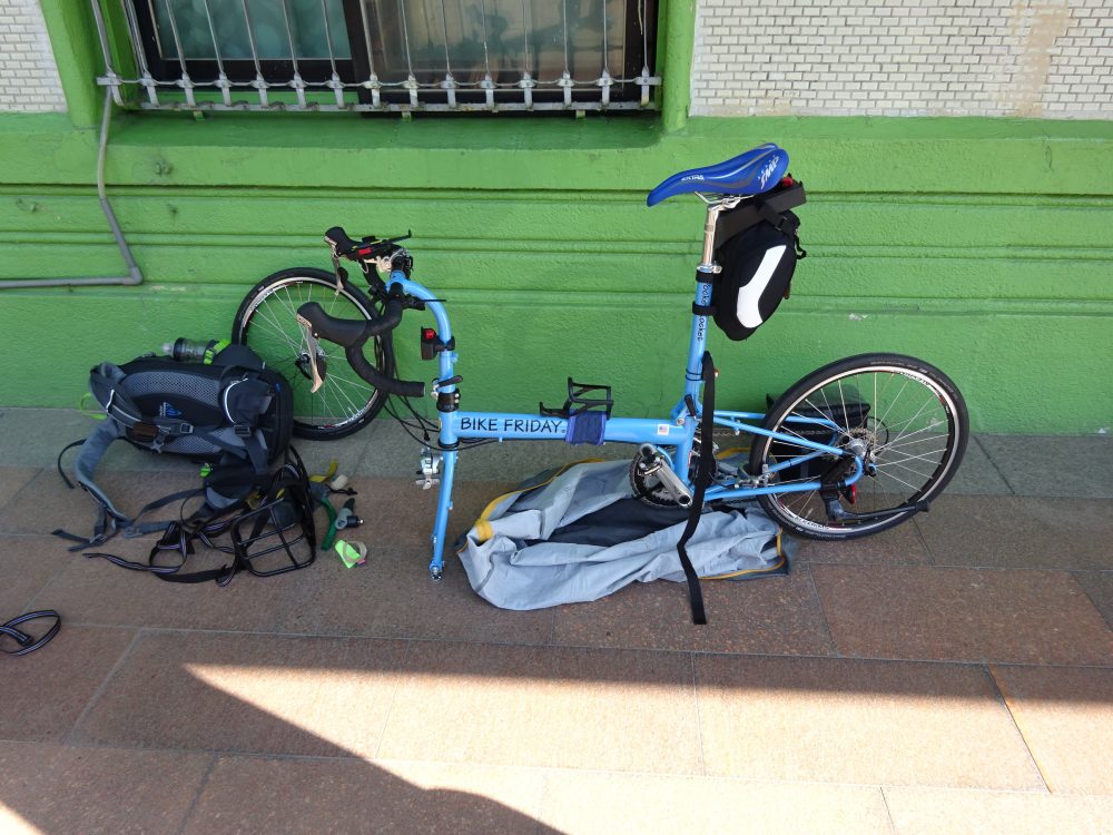 二水駅で自転車を組み立て