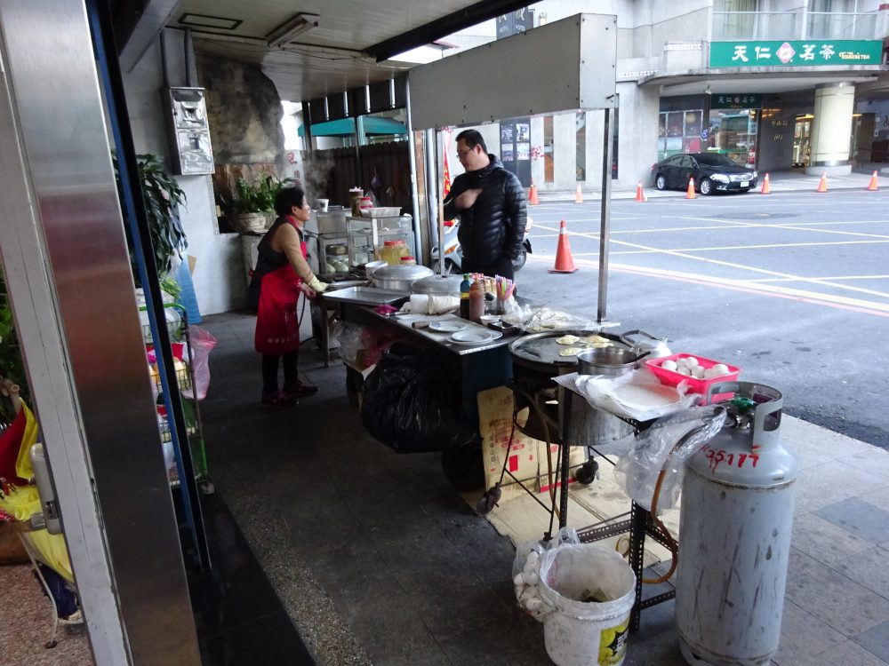 日月潭での食事