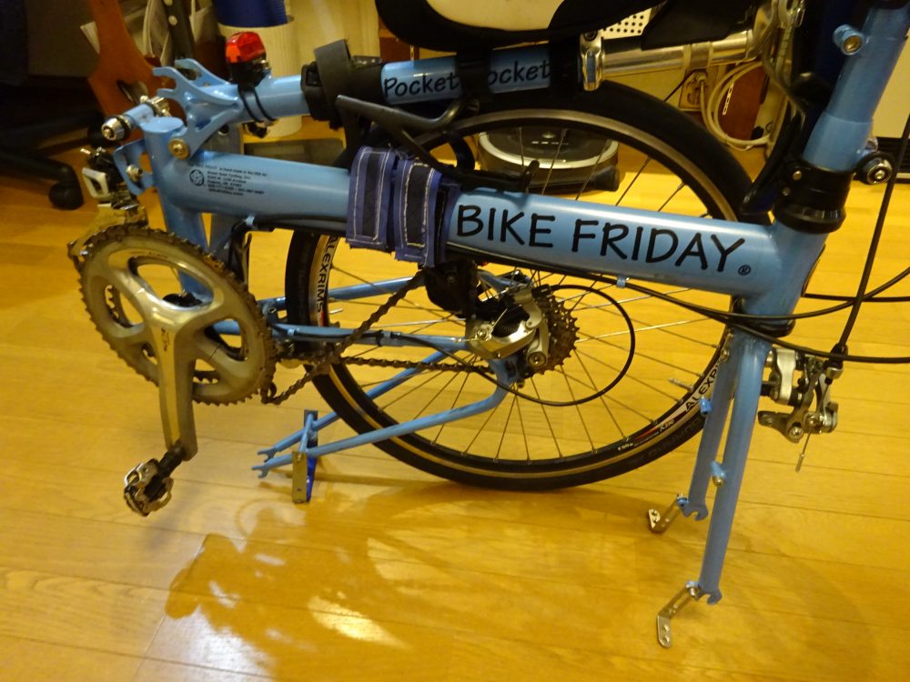 BikeFridayフレームを折り畳む