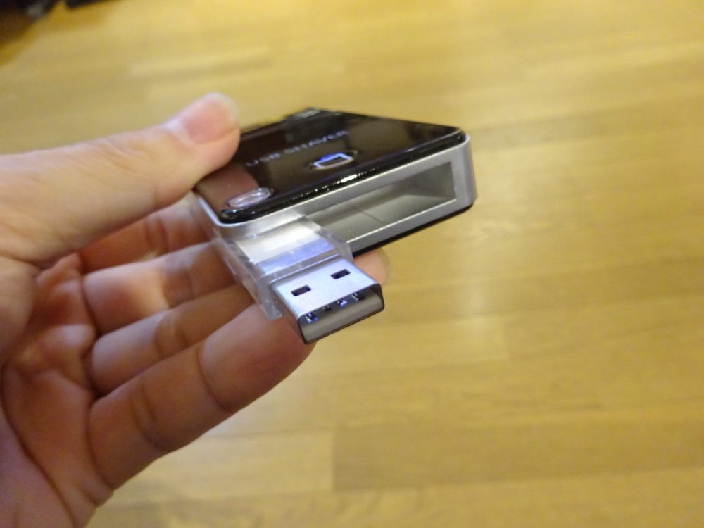 USBコネクター収納