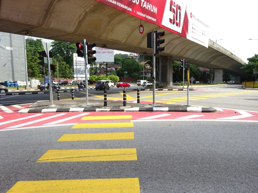 右折は横断歩道