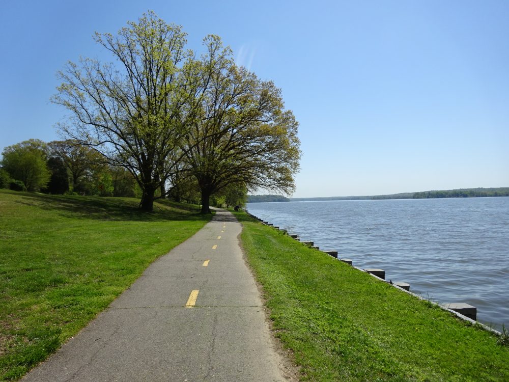 ボトマック川沿いの自転車道は整備されていた走りやすい