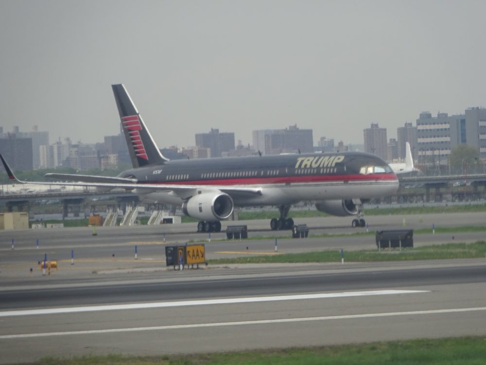 ニューヨークラガーディア空港到着