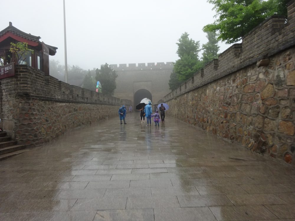 北京では万里の長城へ