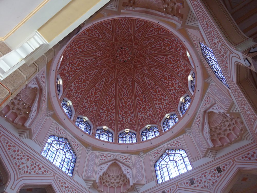 ピンクモスクの天井