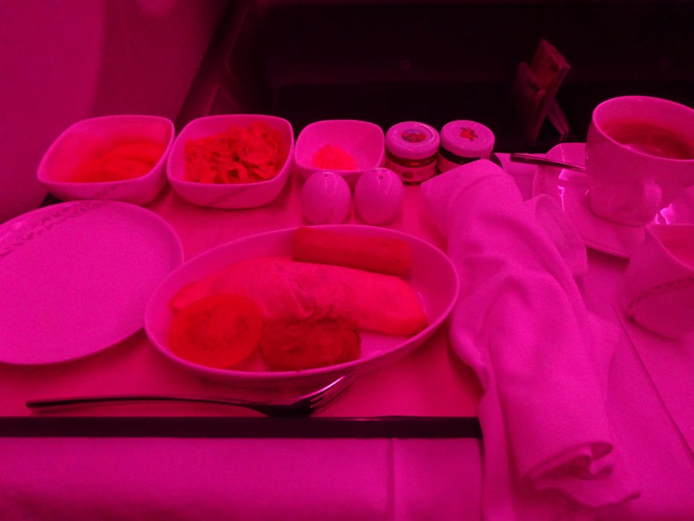 機内で出たピンクの朝食