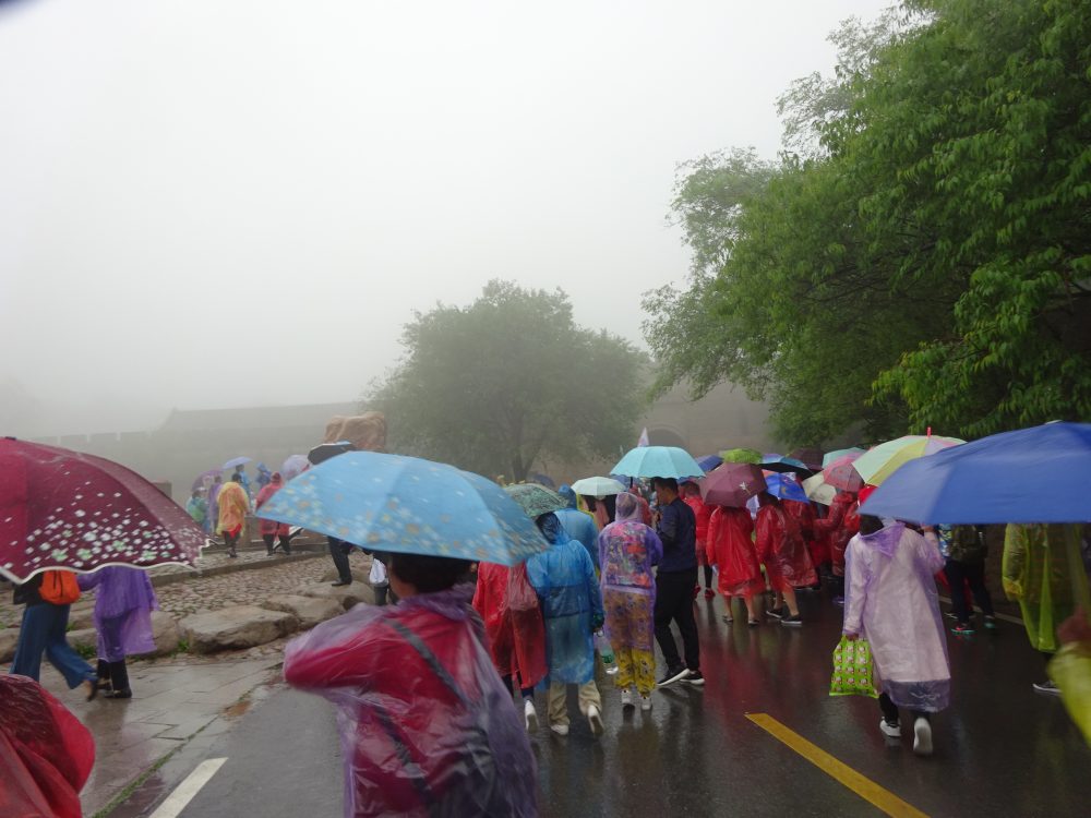 八達嶺長城は雨