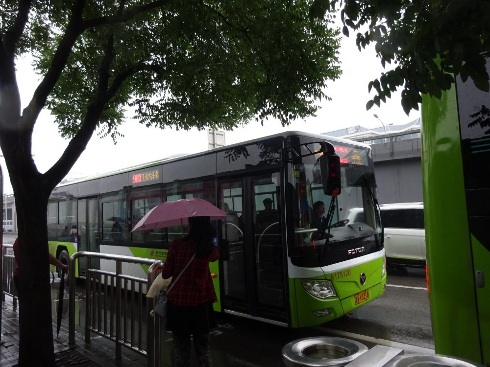 バスを乗り継いで北京郊外へ