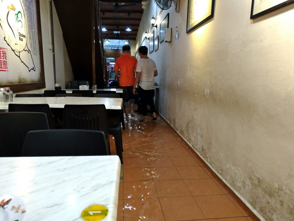 レストランは床上浸水