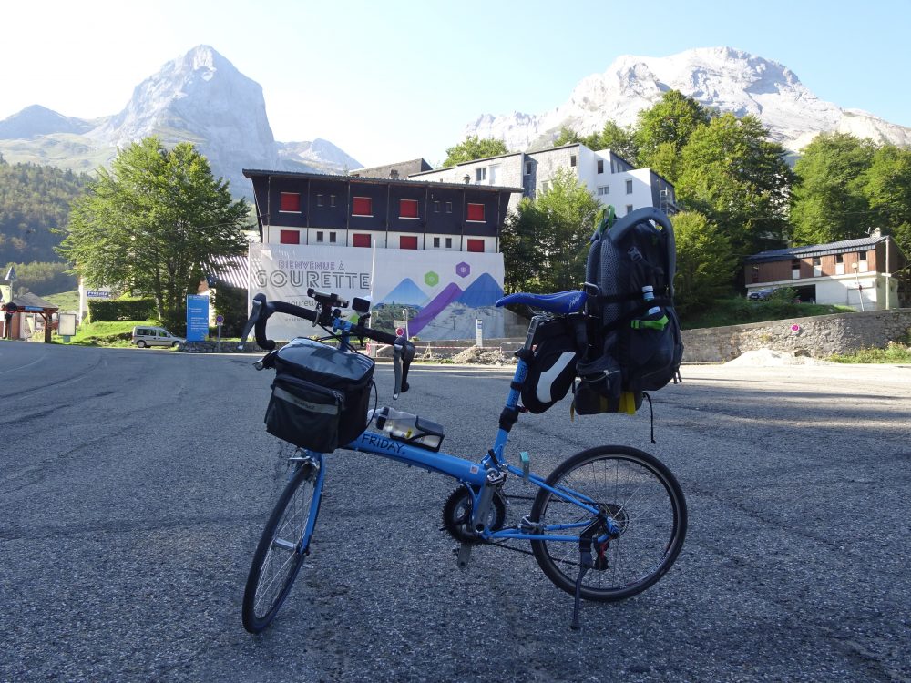 ピレネー山脈の峰々が見えてきた