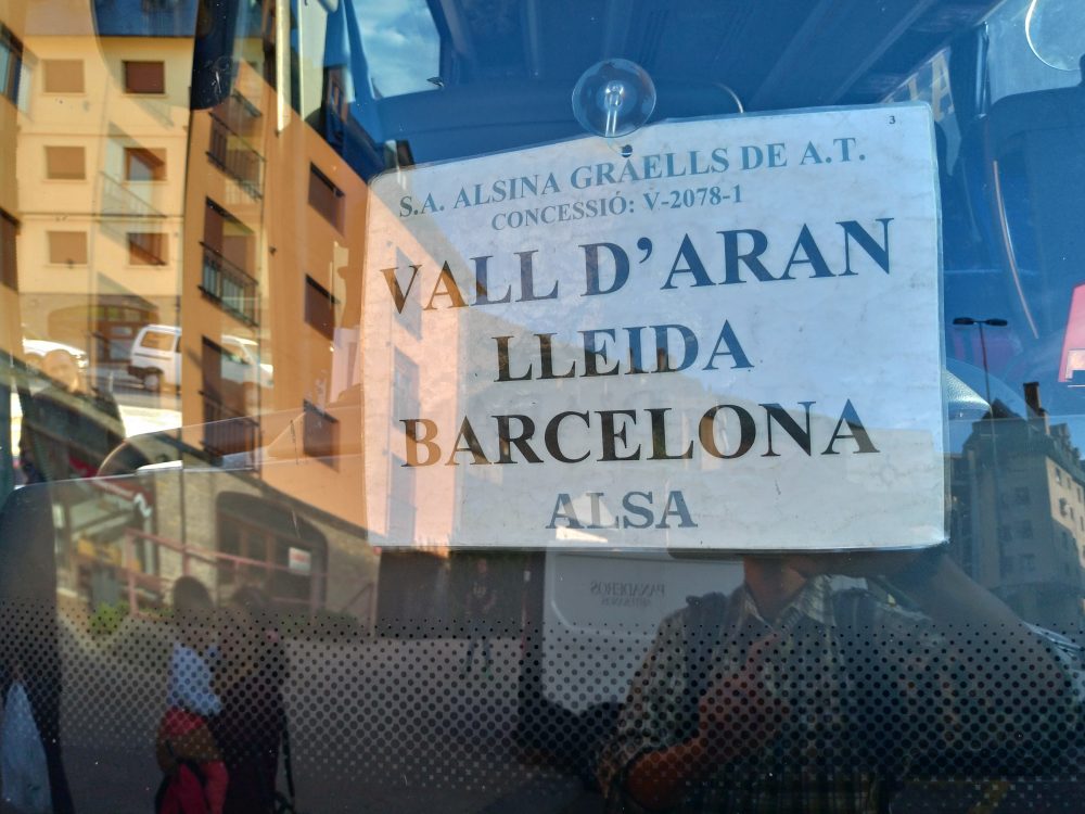バスを再確認レリダ、バルセロナ行