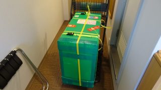 輪行箱が釧路のホテルに到着