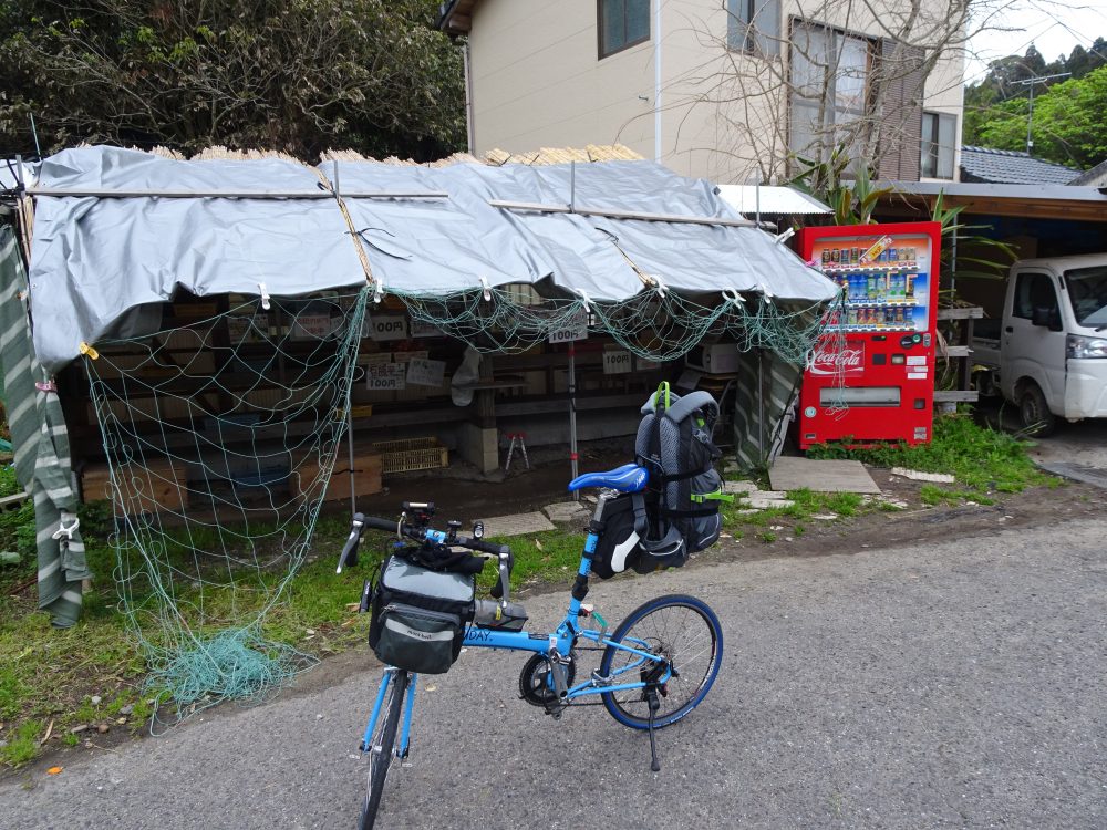 峠下りで見つけた野菜の無店舗販売