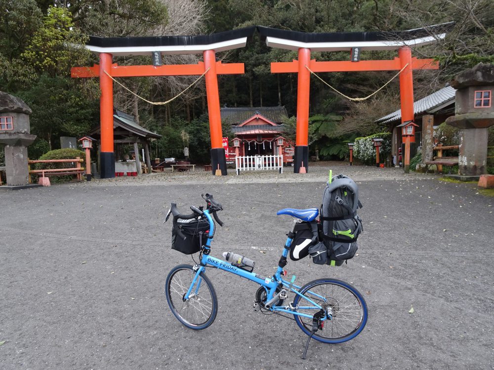 鳥居が2つある根占の諏訪神社