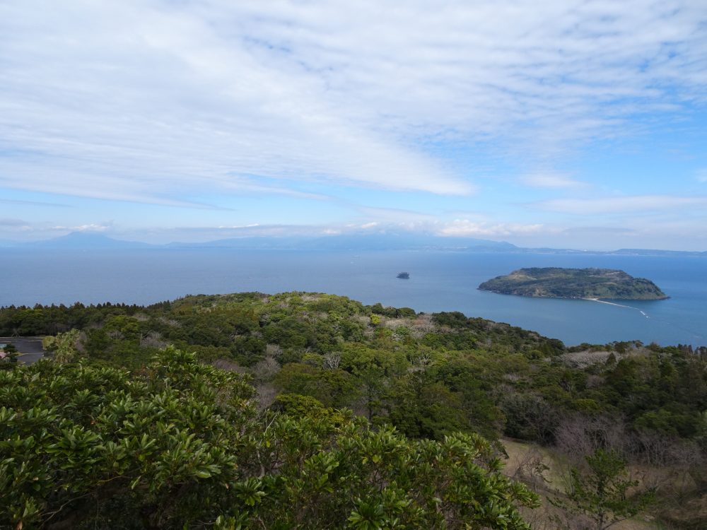 魚見岳から大隅半島と桜島が見える