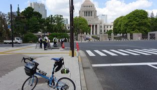 BikeFrydayと国会議事堂