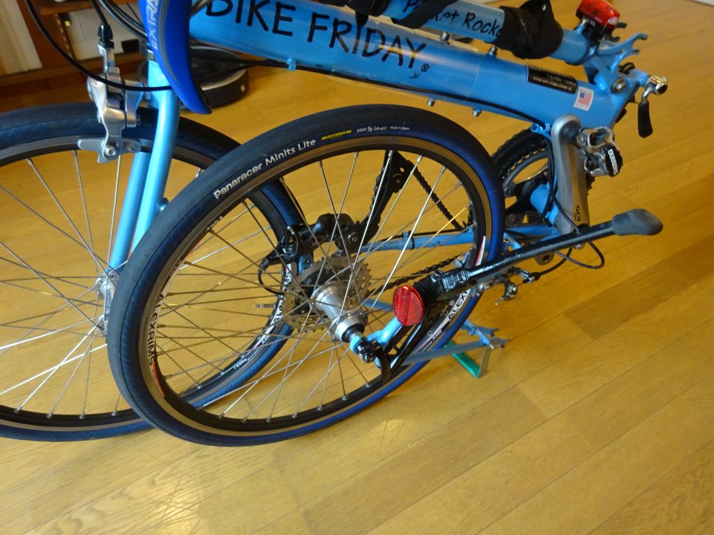 金具がBikeFridayの足に