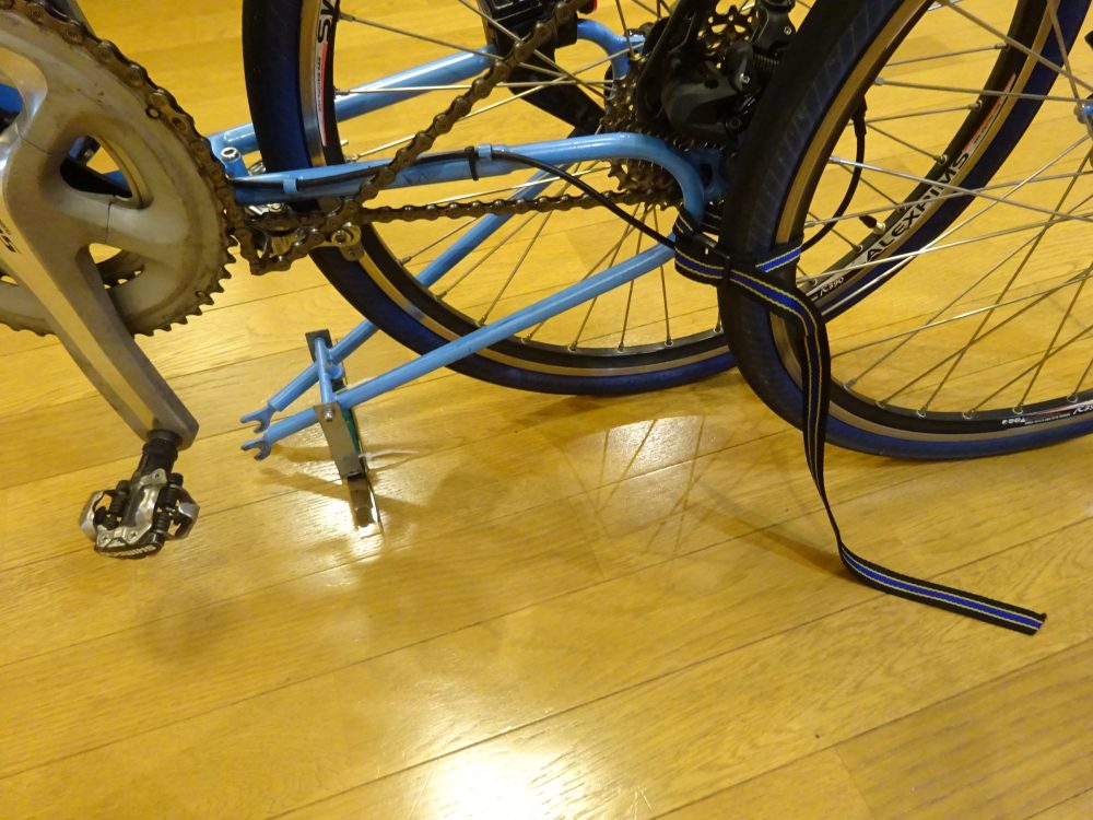 BikeFriday前輪が動かないように固定する事