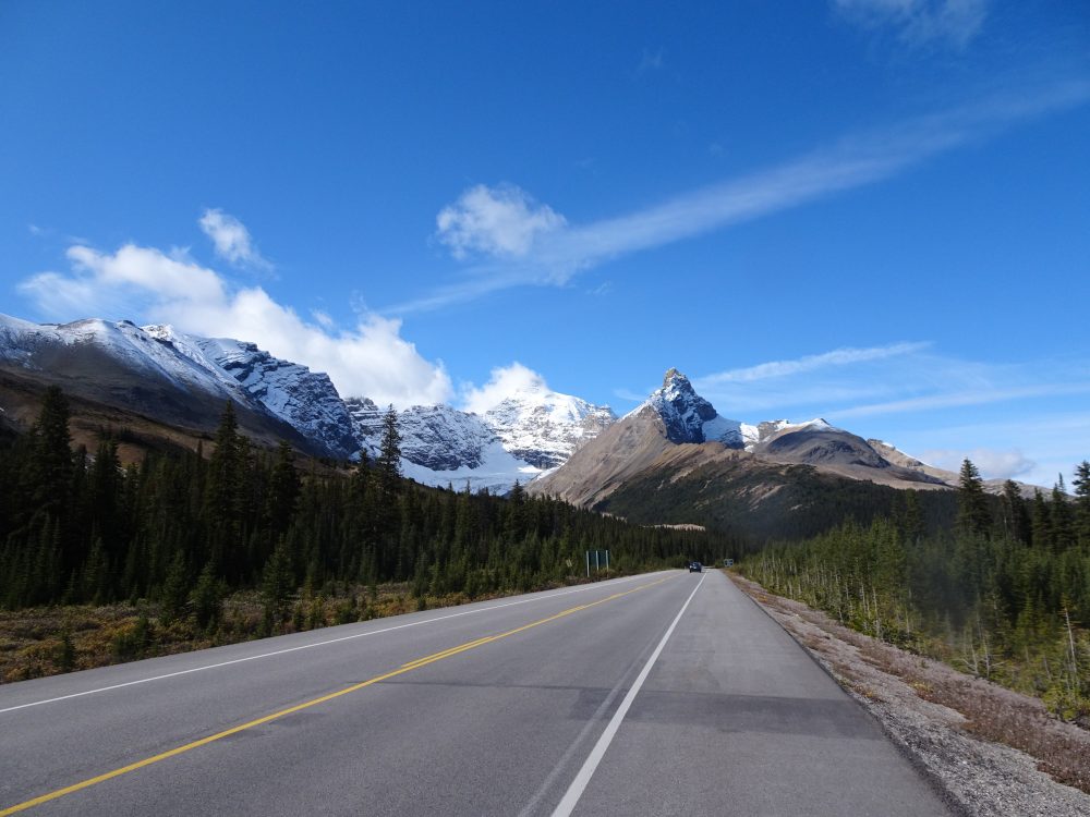 Parker RidgeからColumbia Icefield Discovery Centreへ