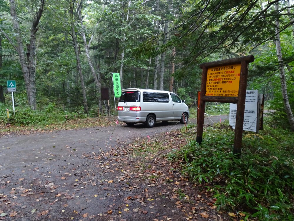 タウシュベツ川橋梁林道を自転車で戻ります