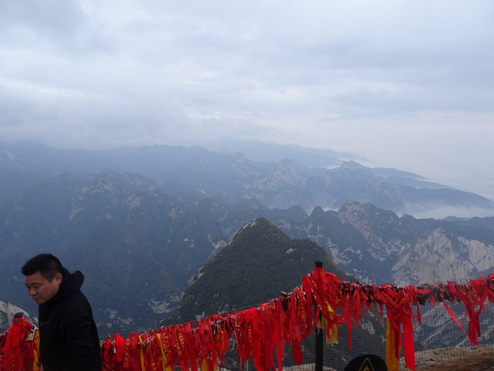 中国の崋山、頂上からの景色は水墨画の様でした