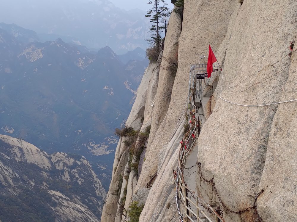 中国の崋山長空桟道