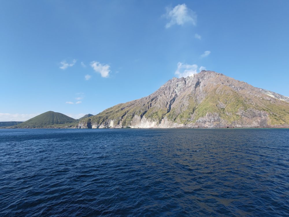 薩摩硫黄島に上陸、早速恋人岬へ